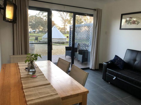 Coonawarra Cabins Unit D - E Caravan Parks 1