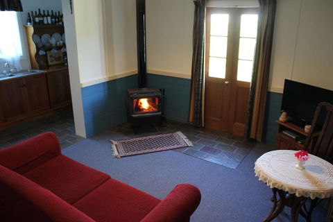 Coonawarra's Pyrus Cottage - E Caravan Parks 1