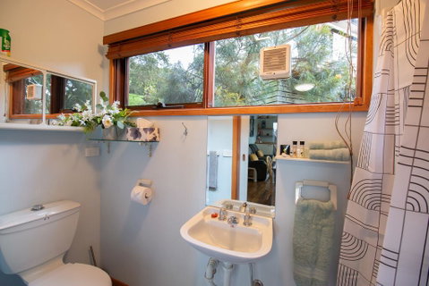Coota Views Unit - E Caravan Parks 3
