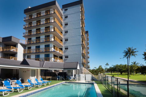 Coral Towers Holiday Suites - E Caravan Parks 0