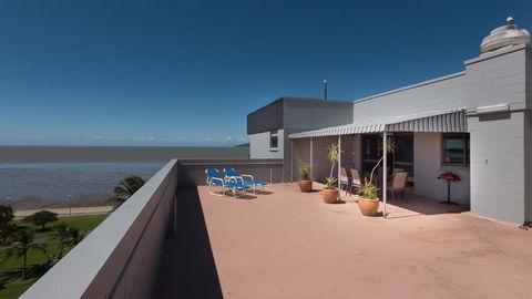 Coral Towers Holiday Suites - E Caravan Parks 1