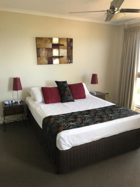 Coral Towers Holiday Suites - E Caravan Parks 3