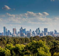 Cosy 1 Bedroom Apartment in Trendy Northcote - E Caravan Parks