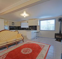 Cottage in the Country - E Caravan Parks