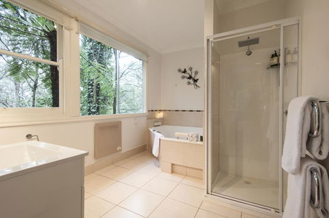 Cottage In The Forest - E Caravan Parks 1