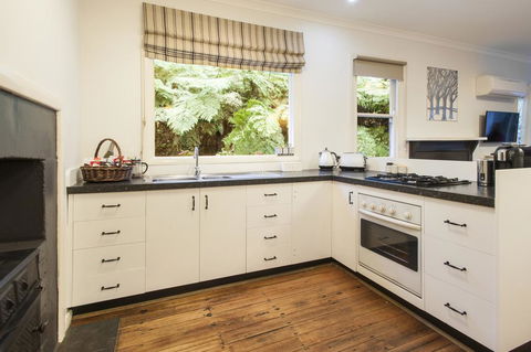 Cottage In The Forest - E Caravan Parks 3