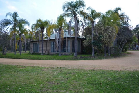 Cottage Port Stephens / Swan Bay, NSW - E Caravan Parks 1