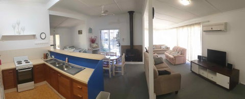 Cottage Port Stephens / Swan Bay, NSW - E Caravan Parks 3