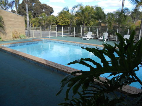Cottonwood Motor Inn - E Caravan Parks 0