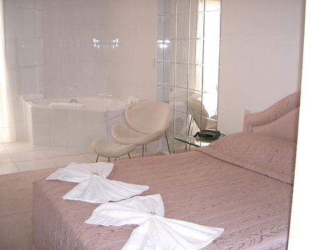 Cottonwood Motor Inn - E Caravan Parks 1