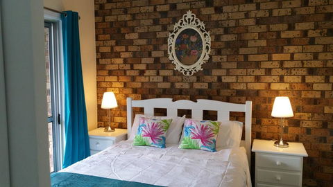 Country Charm - E Caravan Parks 0