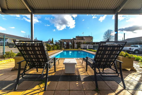 Country Gardens Motel - E Caravan Parks 2