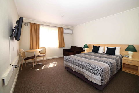 Country Gardens Motel - E Caravan Parks 1