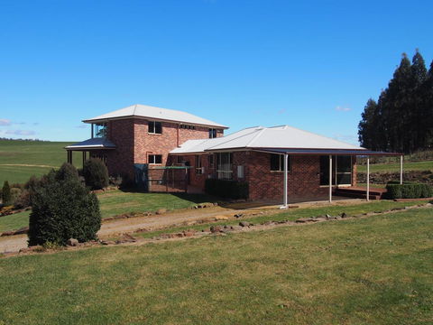 Country Meets Town - E Caravan Parks 3