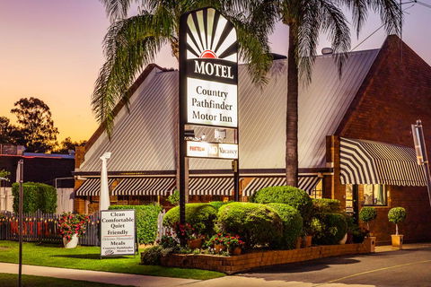 Country Pathfinder Motor Inn - E Caravan Parks 0