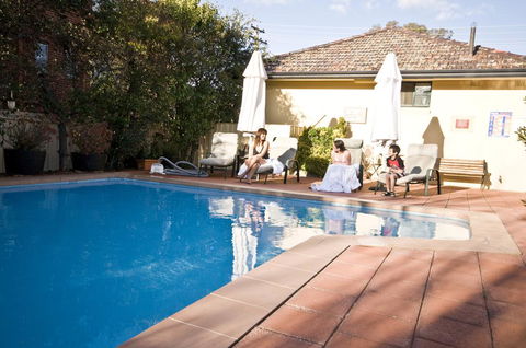 Country Plaza Motel - E Caravan Parks 0