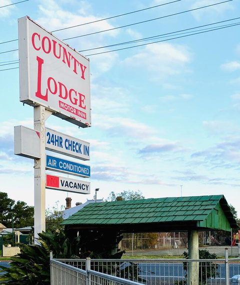 County Lodge Motor Inn - E Caravan Parks 3
