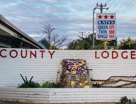 County Lodge Motor Inn - E Caravan Parks 1