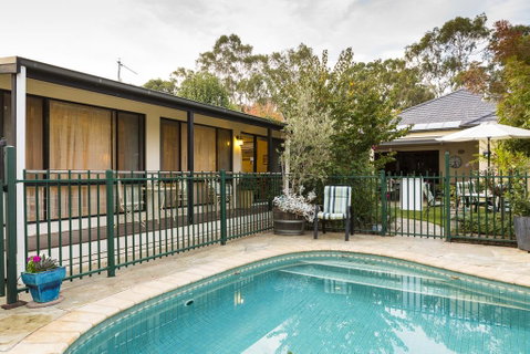 Courtsidecottage Bed And Breakfast - E Caravan Parks 0