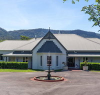 Cowley House - stunning entertainer views pool
