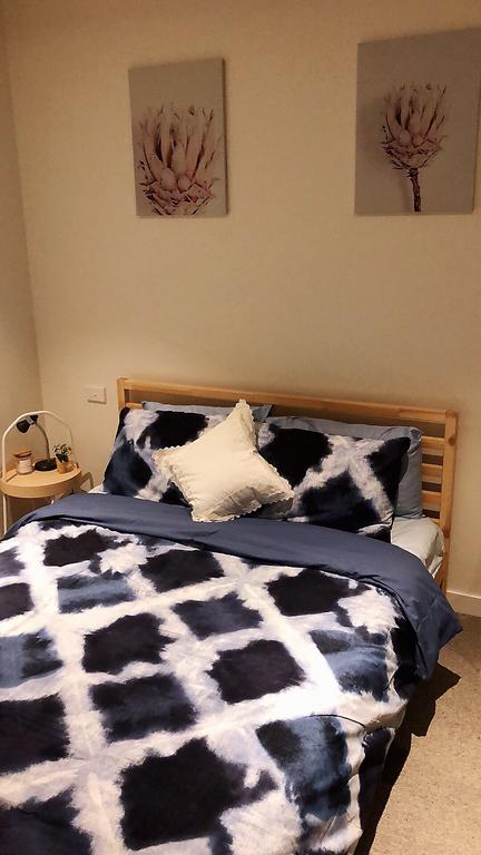Cozy & Convenient 1Bdr Aparment + FREE Parking - E Caravan Parks 3