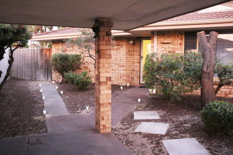 Cozy Stay @ Purser Cove Near University, Hospital & Transport - E Caravan Parks 0