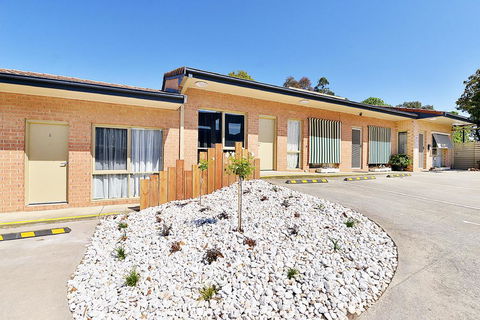 Cranbourne Motor Inn - E Caravan Parks 0