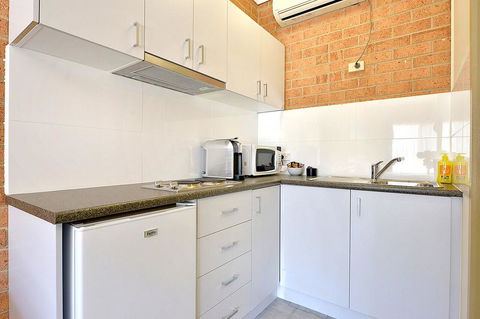 Cranbourne Motor Inn - E Caravan Parks 2