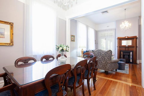Culgoa Beautifully Refurbished 1896 Heritage House - E Caravan Parks 2