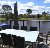 Cypress Drive Town House - E Caravan Parks