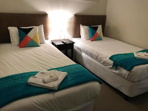 Cypress Water Front Apartments - E Caravan Parks 2