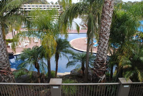 Cypress Waterfront Spa Apartment - E Caravan Parks 1