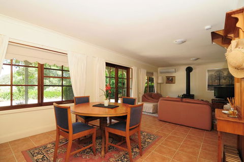 Daisy Cottage - E Caravan Parks 3