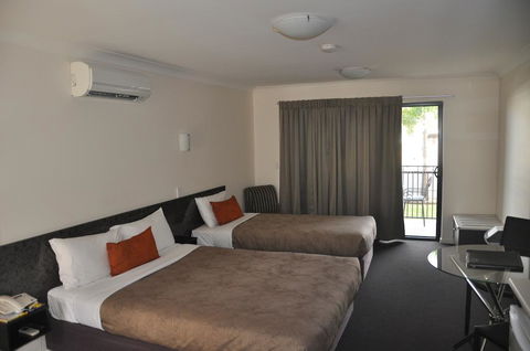 Dalby Fairway Motor Inn - E Caravan Parks 2