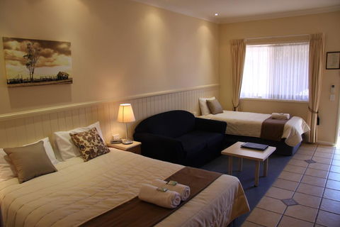 Dalby Mid Town Motor Inn - E Caravan Parks 2