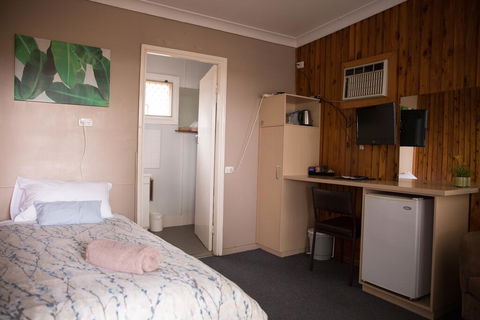 Darling River Motel - E Caravan Parks 2
