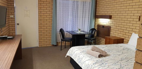 Darling River Motel - E Caravan Parks 1