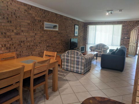 DAVIES STREET 3/14 MOLLYMOOK - E Caravan Parks 1