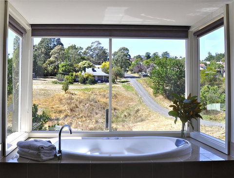Daylesford Spa Villa One - E Caravan Parks 2
