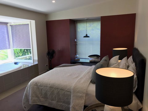 Daylesford Spa Villa One - E Caravan Parks 1