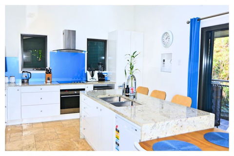 De Zen - Aussie World Holiday Group Venue - E Caravan Parks 3