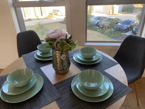 Delicate And Peaceful Bundoora Townhouse 12-R2 - E Caravan Parks 0