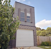 Delicate and Peaceful Bundoora Townhouse 7-R4