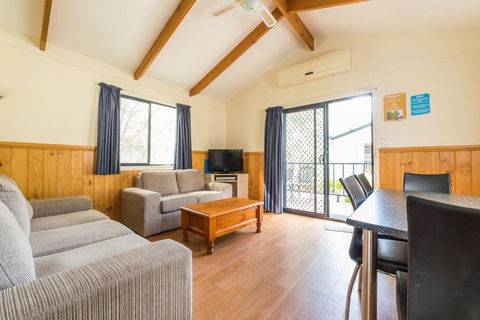 Deniliquin Riverside Caravan Park - E Caravan Parks 0