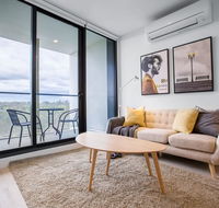 Designer 2 bdrms APTParkville Free carparkwifi - E Caravan Parks