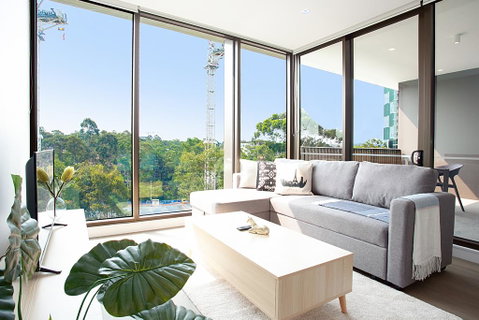Designer Apartment With Balcony In Quiet Suburb - E Caravan Parks 0