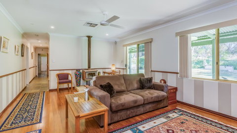 Devonleigh Bed And Breakfast - E Caravan Parks 1