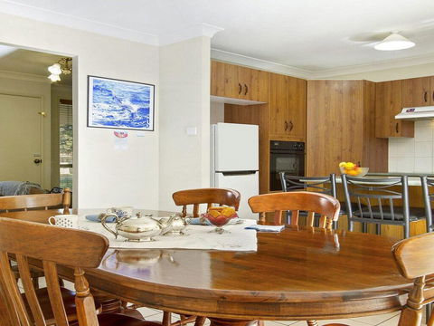 Dolphin Cottage - In The Heart Of Callala Beach - E Caravan Parks 2