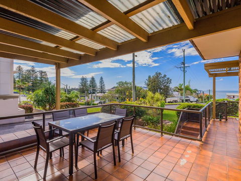 Doncaster - Yamba Main Beach And Sea Pool - E Caravan Parks 2