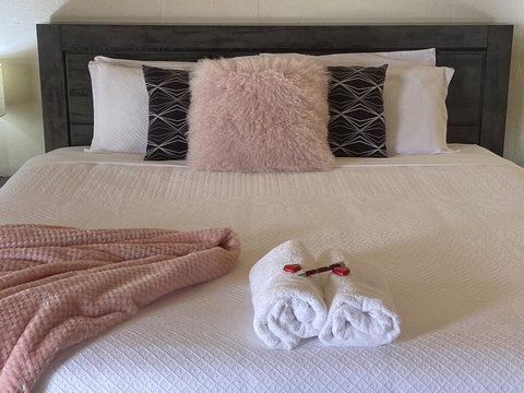 Double Nut Chalets, Daylesford - E Caravan Parks 3